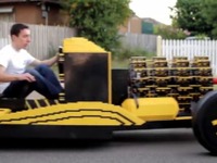 実物大のLEGOカー、空気で走る［動画］ 画像
