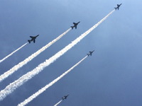 岐阜基地航空祭でのブルーインパルスをiPhone 5sで撮る［写真蔵］ 画像