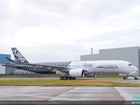 エアバス、カーボン素材を活用した3機目のA350 XWBテスト機がロールアウト 画像