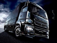 【東京オートサロン14】三菱ふそう、ブラック仕様の大型トラック スーパーグレート を出品 画像