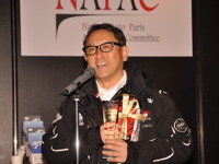 【東京オートサロン14】モリゾウこと豊田章男トヨタ自動車社長、「ニコニコ顔で運転させてもらった」 画像
