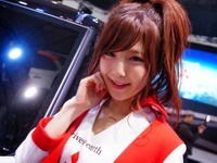 【東京オートサロン14】コンパニオン…三菱自動車 画像