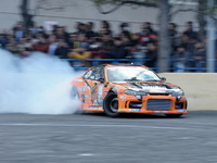 【東京オートサロン14】白煙とスキール音響き渡る豪快ショー…D1デモラン 単走その1［写真蔵］ 画像