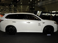 【東京オートサロン14】三菱 アウトランダーPHEV シティクルーザー…街中で映えるローダウンスタイル［詳細画像］ 画像