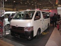 【東京オートサロン14】マイチェン後のハイエース 新型のカスタムも登場 画像