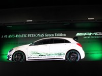 【東京オートサロン14】メルセデス・ベンツ日本…30台限定の特別なA 45 AMGを発表 画像