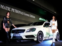 【東京オートサロン14】メルセデス・ベンツ日本…サーキットでも十分楽しめる限定車を発売 画像