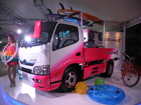 【東京オートサロン14】日野、出展のカスタムトラックを4月から発売 画像