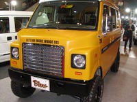 【東京オートサロン14】あのスクールバスを愛車にしたい人、注目！ 画像