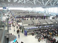 バンコクの反政府デモ、空の便にも影響 画像