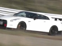 日産 GT-R NISMO、サーキットテスト…開発ドライバーも見守る［動画］ 画像