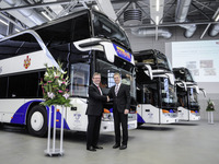 ゼトラ、ドイツ旅行会社大手に2階建バス「S431DT」3台を納車 画像