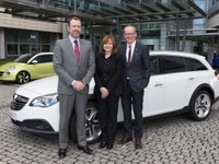 GM 初の女性CEO、メアリー・バーラ氏がオペルを訪問 画像