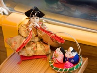 JR四国「しまんトロッコ」をひな人形で飾り付け 画像