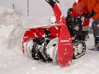 ホンダ、世界初“クロスオーガ”を採用した除雪機の動き 画像