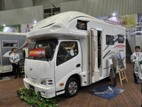 【ジャパンキャンピングカーショー14】7人乗車・7人就寝可の「CREA（クレア）5.3Z」…ナッツRV 画像