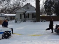 スバル インプレッサ WRX、雪でスタックした警察車両を救出…米国［動画］ 画像