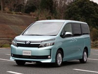 【トヨタ ノア&ヴォクシー 新型発売】充実装備で音も静か。でもお買い得感でガソリン車も魅力 画像