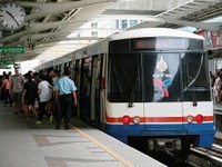 バンコク高架電車ＢＴＳ　３月から営業時間延長、始発午前５時台に 画像