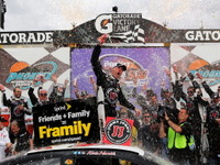 【NASCARスプリントカップ 第2戦】ハーヴィック、フェニックスでSHRを圧倒的な勝利に導く 画像