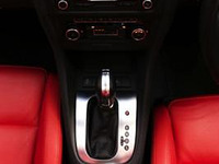 CDスロット差込型のスマホ車載ホルダー発売…簡単脱着のマグネット方式採用 画像