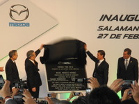 マツダのメキシコ工場開所式、大統領が異例のサービスぶり 画像