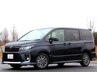 【トヨタ ノア＆ヴォクシー 新型発売】センターメーター廃止は、良好な視界確保のため 画像