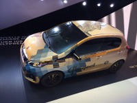 【ジュネーブモーターショー14】プジョーの新入門コンパクト、108 …大胆な「タトゥー コンセプト」登場 画像