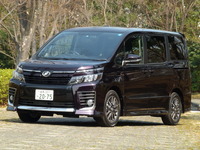 【トヨタ ヴォクシー 試乗】しっかり感のある走りが頼もしいガソリンモデル…島崎七生人 画像