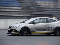 オペル アストラOPCに300psの「エクストリーム」…サーキット直系モデル［動画］ 画像