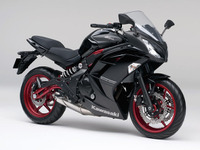 カワサキ、Ninja 400 に限定モデル…メタリックレッドのフレーム＆ホイール 画像
