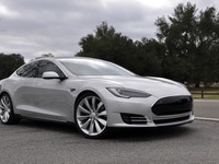 【土井正己のMove the World】日米の合作テスラ モデルS、日産・三菱のEV開発も加速 画像