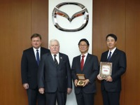 ノーベル平和賞のレフ・ワレサ氏、マツダ本社を訪問 画像