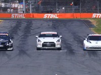 日産 GT-R 対 アルティマ V8 対 リーフレーサー、豪エキシビジョンレースで熱いバトル［動画］ 画像