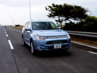 【三菱 アウトランダーPHEV 試乗】長距離ドライブで実感するプラグインハイブリッドの醍醐味 画像