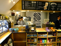 東京駅の新幹線南乗換改札前に雑貨・カフェ融合店オープン 画像