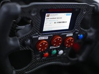F1 に新ステアリングホイール?!…ドライバーがTwitterでレース展開をライブ配信 画像