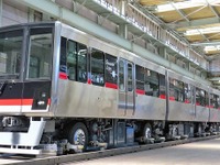 シーサイドライン2000形、1編成だけ特別塗装に 画像