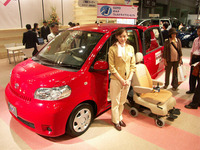 【福祉機器展05】これがトヨタ ファンカーゴ 後継車か?! 画像
