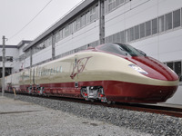 フリーゲージトレイン新試験車両、熊本で報道公開 画像