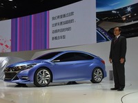 【北京モーターショー14】ホンダが5ドアセダン Concept B をワールドプレミア 画像