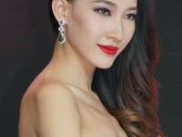 【北京モーターショー14】コンパニオン、美しく、強く…インフィニティ 画像