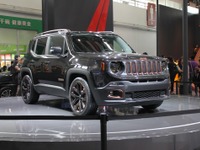 【北京モーターショー14】ジープの新型コンパクトSUV、レネゲード …早くもカスタマイズ 画像