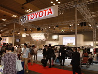【バリアフリー14】トヨタブース、ヴォクシー車いす仕様車・ポルテ サイドアクセス車など多彩な車種を紹介 画像