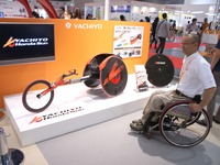 【バリアフリー14】ホンダ、車いすカーボンレーサー極…「風をきって走る喜び」を 画像