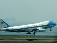 アメリカの大統領専用機 VC-25が羽田空港を離陸 [写真蔵] 画像
