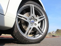 【ボルボ V40 T4 Sports発表】足元にこだわり、繊細なデザインな軽量アルミ採用 画像