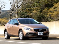 【ボルボ V40クロスカントリー T4 Nordic発表】クロスカントリーのFFモデルを導入した理由 画像