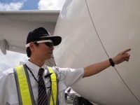 JAL、Google Glassなどのウェアラブルデバイス用いた実証実験を開始…業務改善に活用 画像