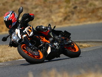 【KTM 390デューク 試乗】“じゃじゃ馬”は杞憂、熱く楽しめるパワーと車体…和歌山利宏 画像